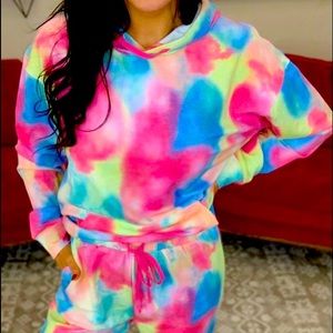 ODDI 2 piece lounge set. Lightweight.